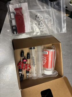 Odvzdušňovací sada Sram DOT