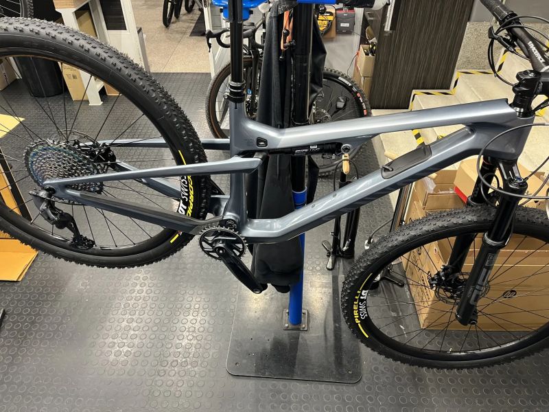 Canyon Lux Trail vel.M, sram GX, karbonova kola dt swiss xrc1200