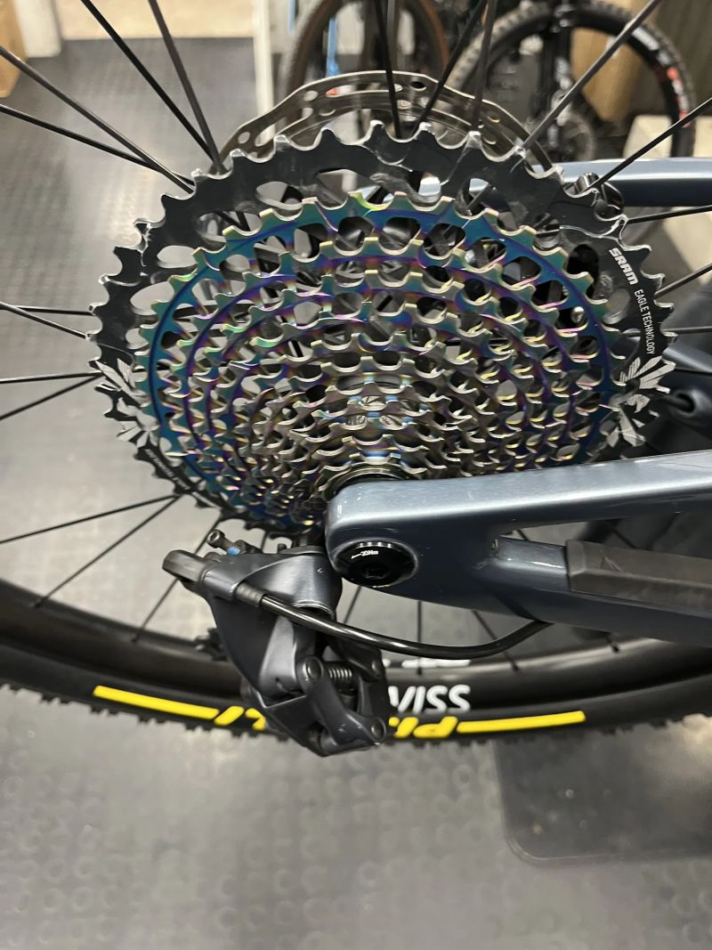 Canyon Lux Trail vel.M, sram GX, karbonova kola dt swiss xrc1200