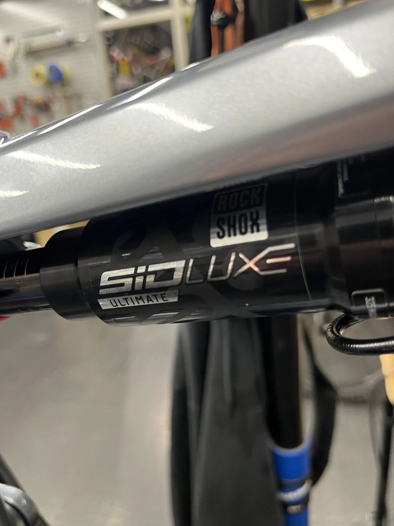 Canyon Lux Trail vel.M, sram GX, karbonova kola dt swiss xrc1200