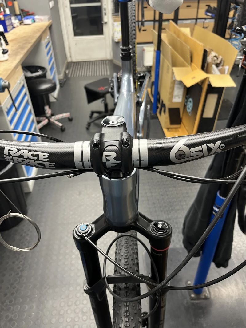 Canyon Lux Trail vel.M, sram GX, karbonova kola dt swiss xrc1200