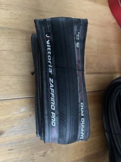 Plast Vittoria Zaffiro Pro Graphene 2.0, 700x30c, 370g