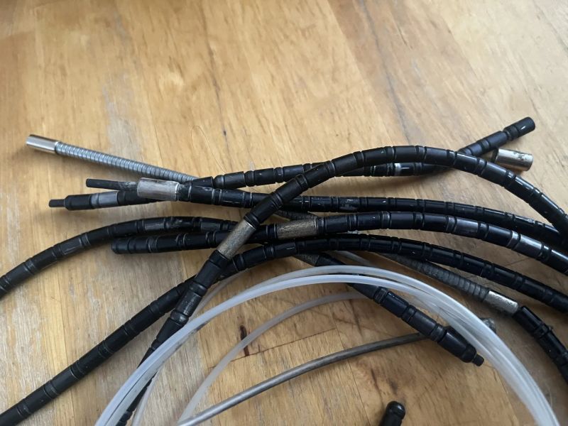 Univerzální bowden řazení/brzda NOKON, použitý z jednoho kola. 