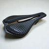 Carbonix Aero 2.0 | 3D tištěné Ultra lehké karbonové silniční sedlo | Závodní verze (145g)