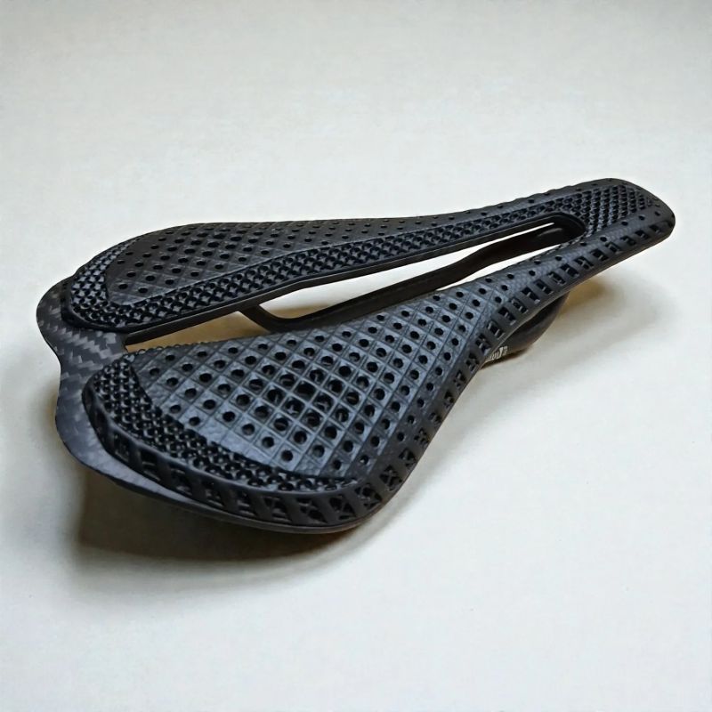 Carbonix Aero 2.0 | 3D tištěné Ultra lehké karbonové silniční sedlo | Závodní verze (145g)