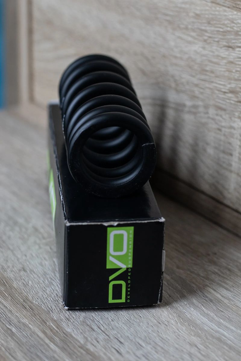 Pružina DVO ProRate LS | 575-700lb x 55mm