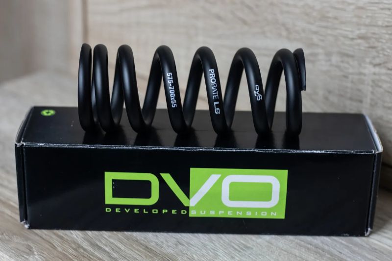 Pružina DVO ProRate LS | 575-700lb x 55mm