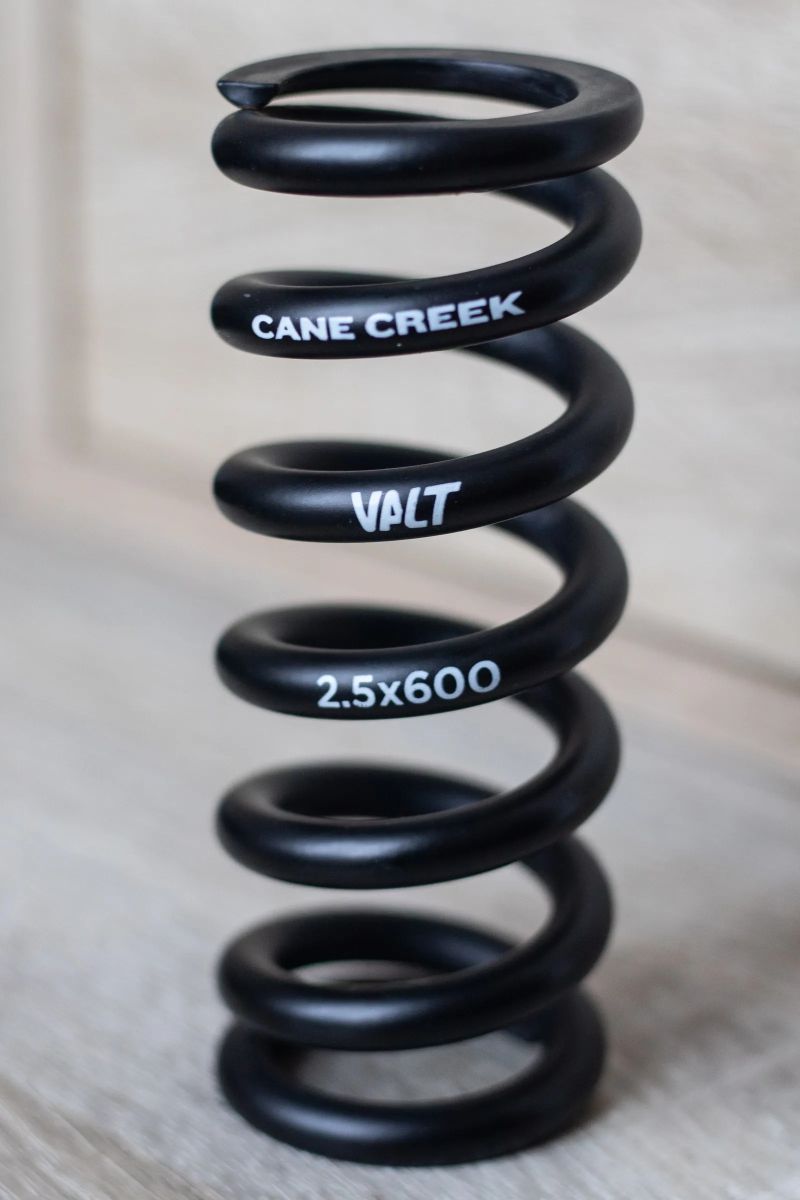 Pružina Cane Creek VALT | 600lb x 2.5 (63,5mm)