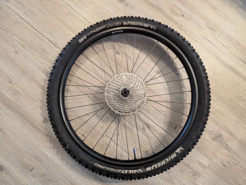 Zadní kolo 27,5 bezdušové