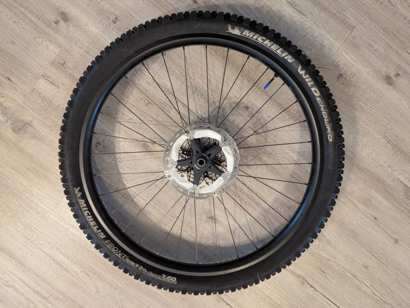 Zadní kolo 27,5 bezdušové