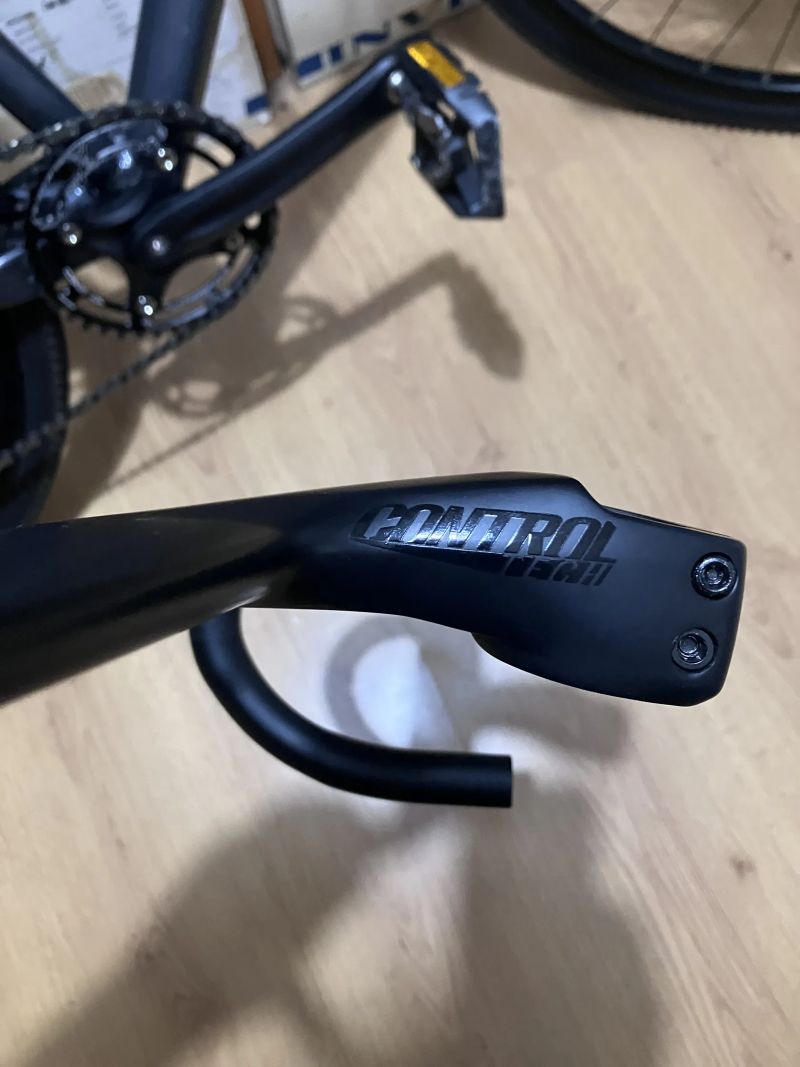 AERO ŘIDÍTKA NA SILNIČNÍ NEBO GRAVEL KOLO Control Tech