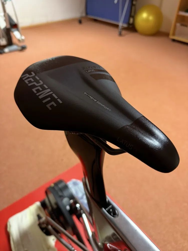 Repente Latus CL - Karbonové sedlo