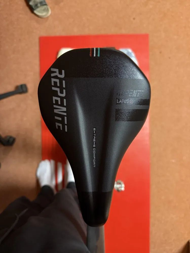 Repente Latus CL - Karbonové sedlo