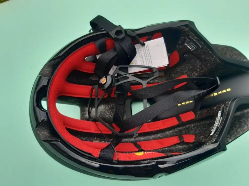 Bontrager Terk siniční helma. Nová.