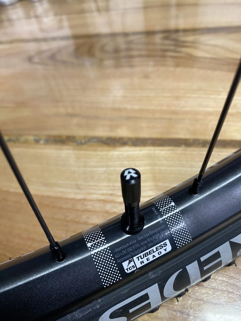 DT Swiss 370,WTB Gravel kola