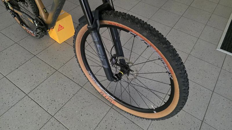 karbonový xc full postavené na rámu spyder komplet xt , sid, najeto do 500 km