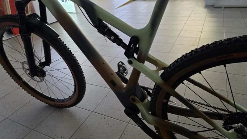 karbonový xc full postavené na rámu spyder komplet xt , sid, najeto do 500 km