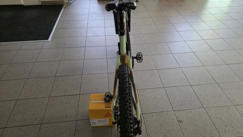 karbonový xc full postavené na rámu spyder komplet xt , sid, najeto do 500 km