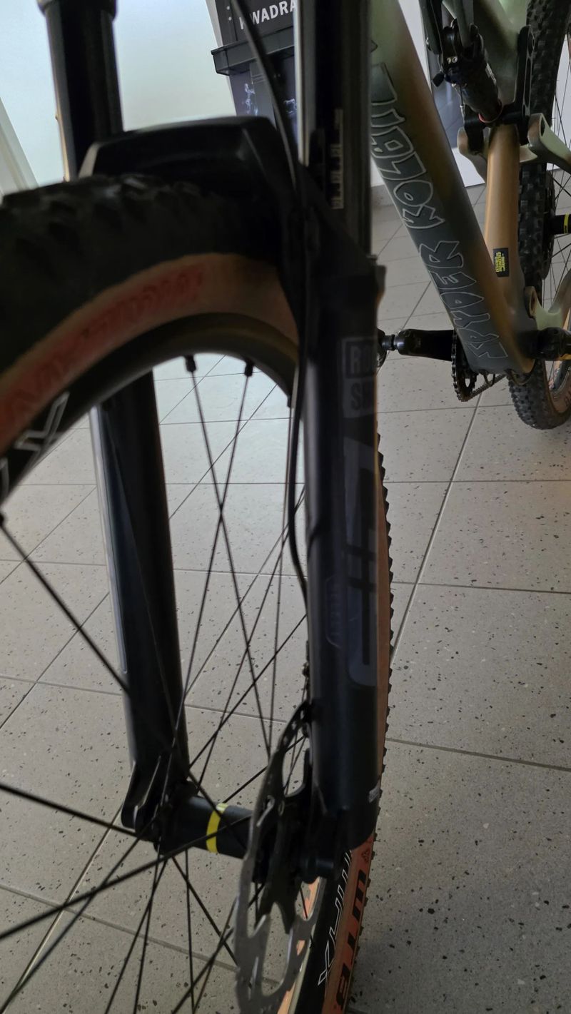 karbonový xc full postavené na rámu spyder komplet xt , sid, najeto do 500 km