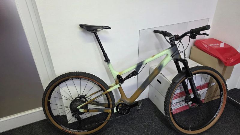 karbonový xc full postavené na rámu spyder komplet xt , sid, najeto do 500 km