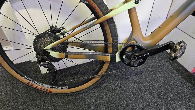 karbonový xc full postavené na rámu spyder komplet xt , sid, najeto do 500 km