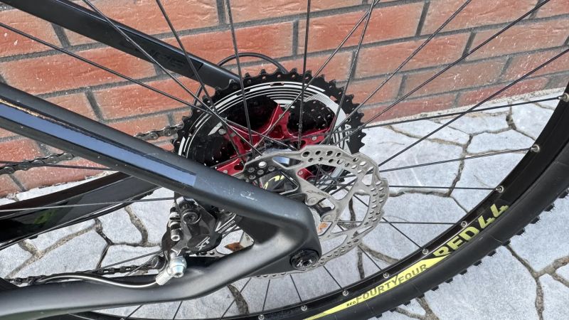 CUBE GTC SL CARBON, kola 27.5“, vel.16“, komplet XT, FOX, PEVNÉ OSY, 10Kg.