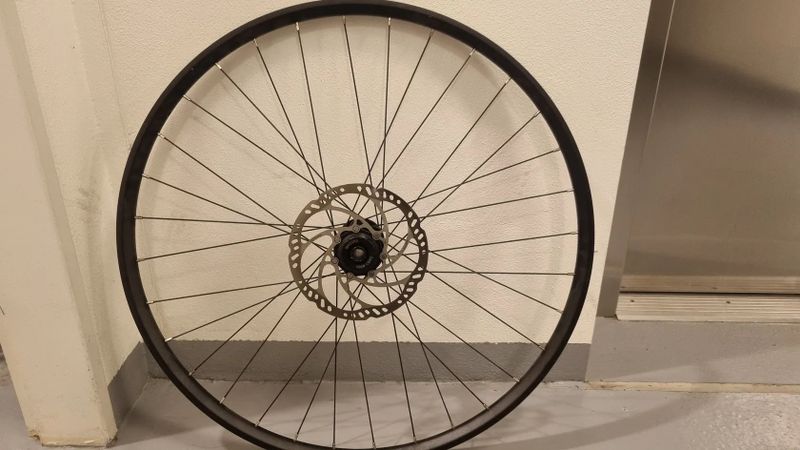 Přední náboj Tout Terrain + 29palcový ráfek WTB