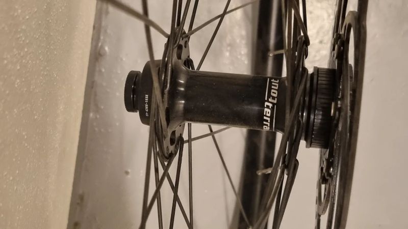 Přední náboj Tout Terrain + 29palcový ráfek WTB