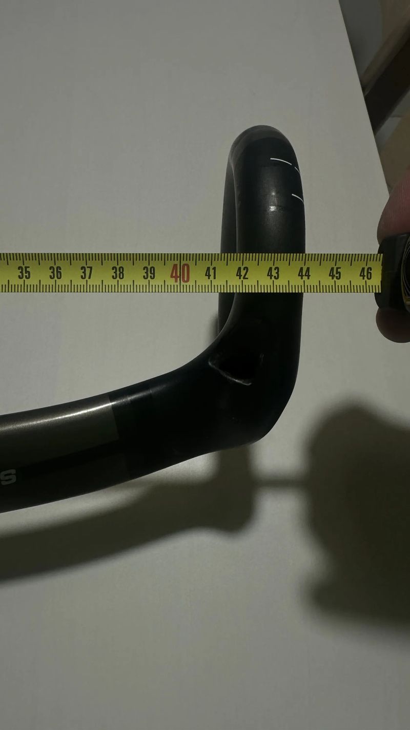 Silniční karbonová řídítka s představcem