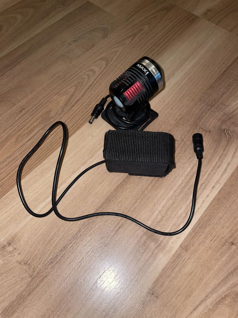 Prodám světlo Max1 Fighter 3 LED 1600 Lm