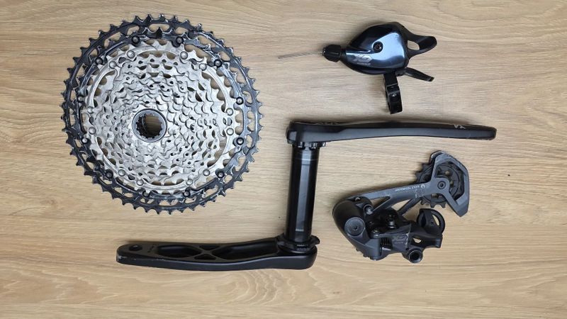 Kliky, hazka, kazeta, páčka