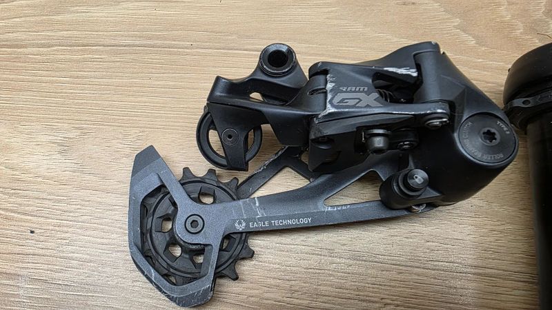 Kliky, hazka, kazeta, páčka