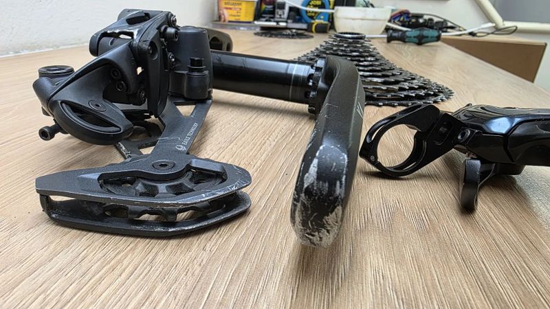 Kliky, hazka, kazeta, páčka