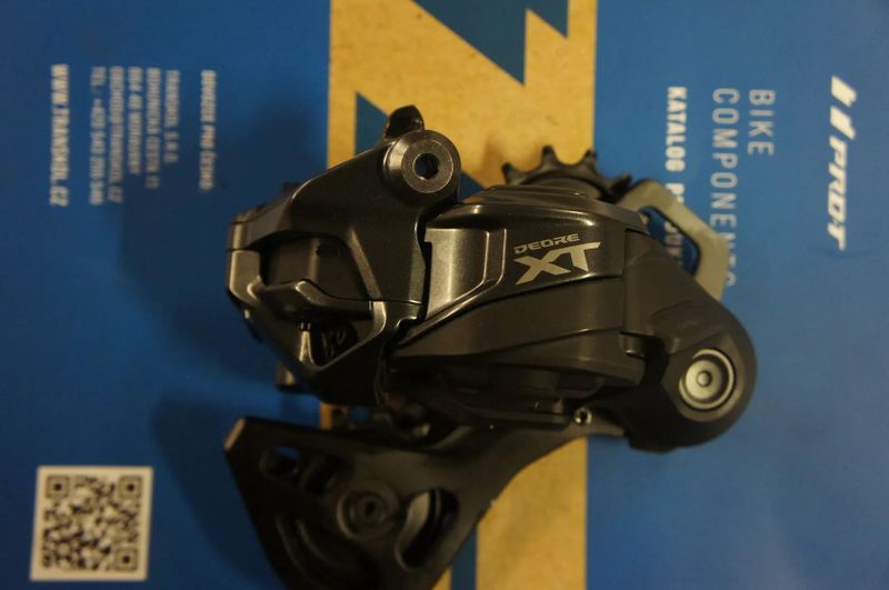 Shimano XT Di2 RD-M8250-GS 1