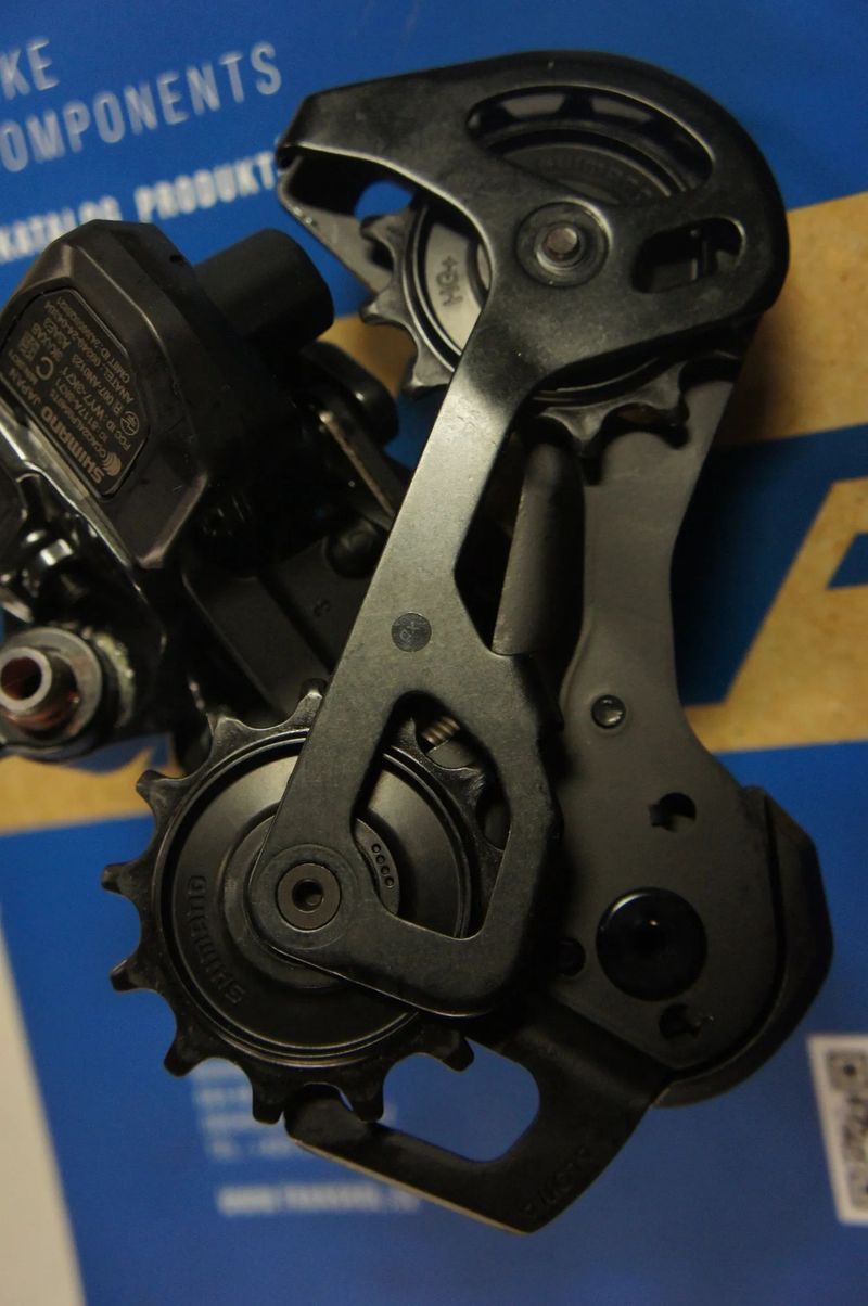 Shimano XT Di2 RD-M8250-GS 1