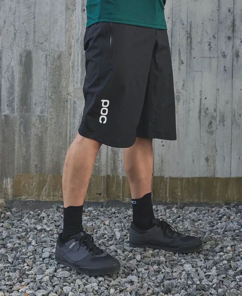 Cyklistické kraťasy POC Bastion Shorts - Uranium Black nové s vysačkami, XXL pás 105 +- 3 cm