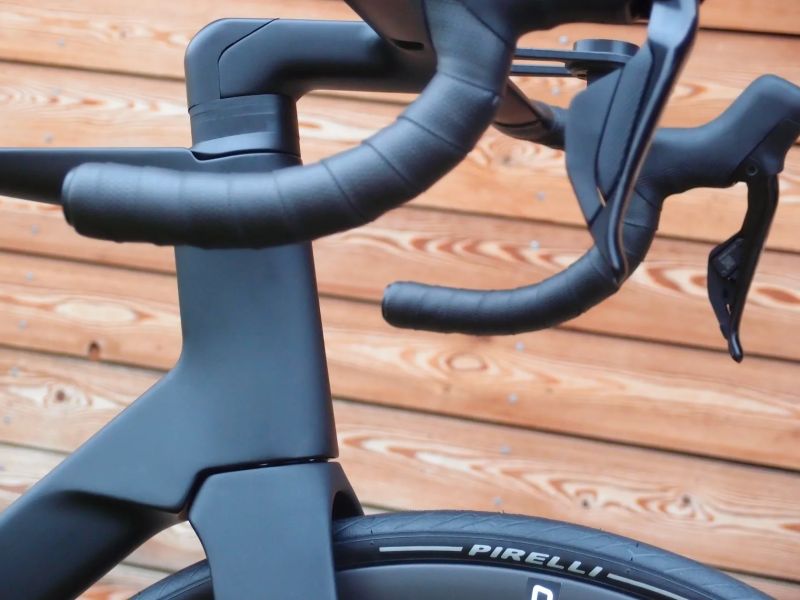 Custom cestný Aero bicykel, Shimano di2 105 2x12, karbónové kolesá + karbón. špice, 7,3 kg