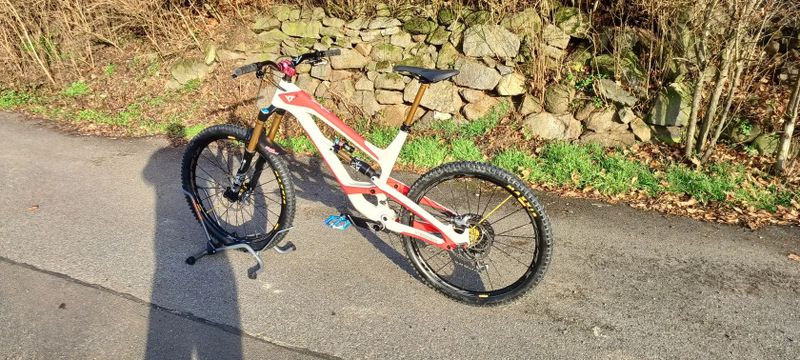 YT Industries Capra CF race pro