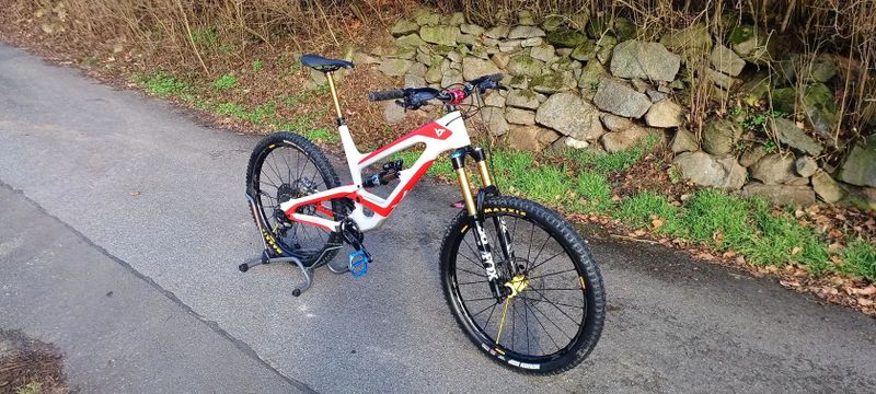 YT Industries Capra CF race pro