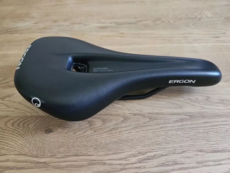 Ergon SM Sport Men S/M (šířka 144 mm, 305 g)