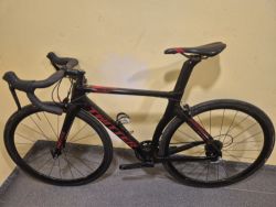 Karbonová silnička po dětech