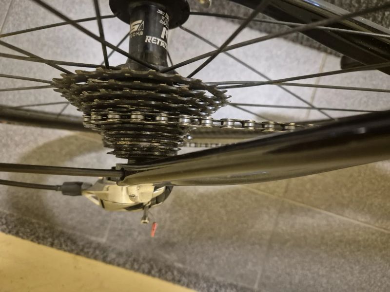 Karbonová silnička po dětech