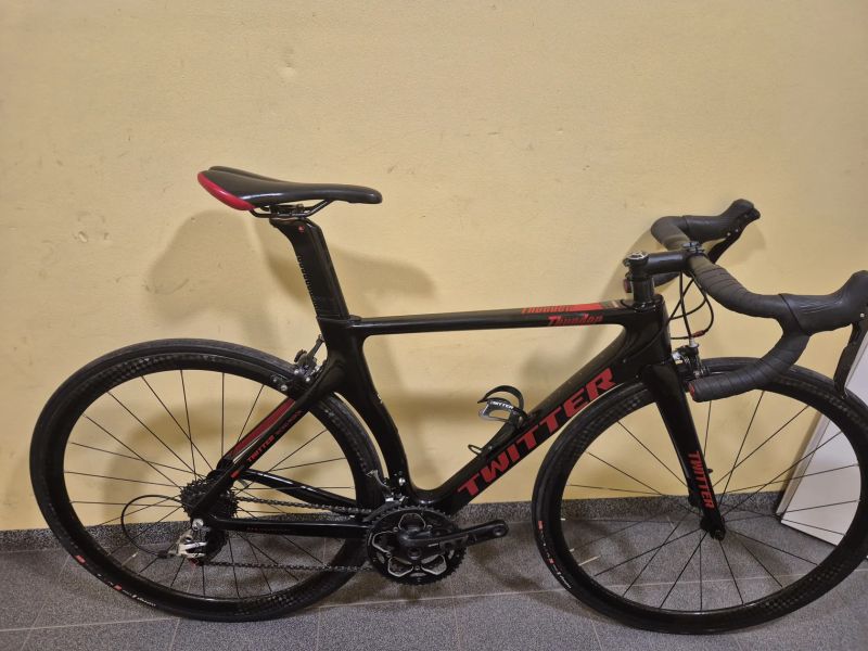 Karbonová silnička po dětech