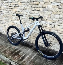 Canyon Spectral 8 CLLCTV 