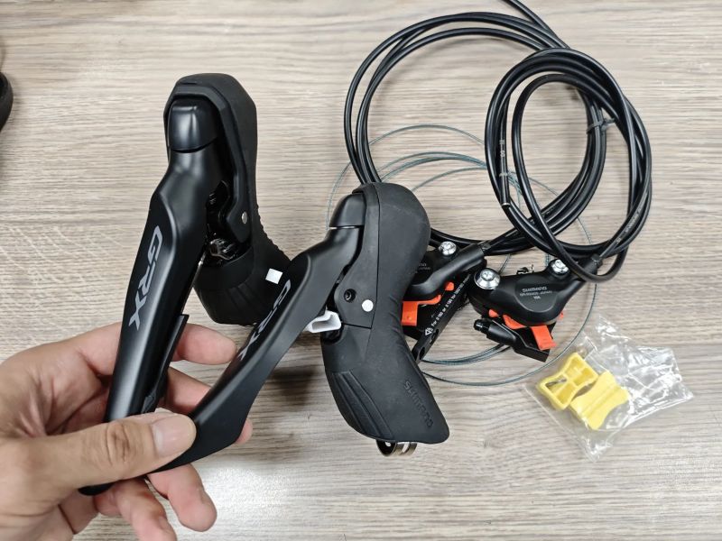 Brzdové a řadící páky Shimano GRX St-Rx610R/Br-Rx400R Dual Control 1x12