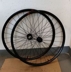 Nová zapletená gravel kola Fulcrum Rapid Red 900, SRAM XDR 