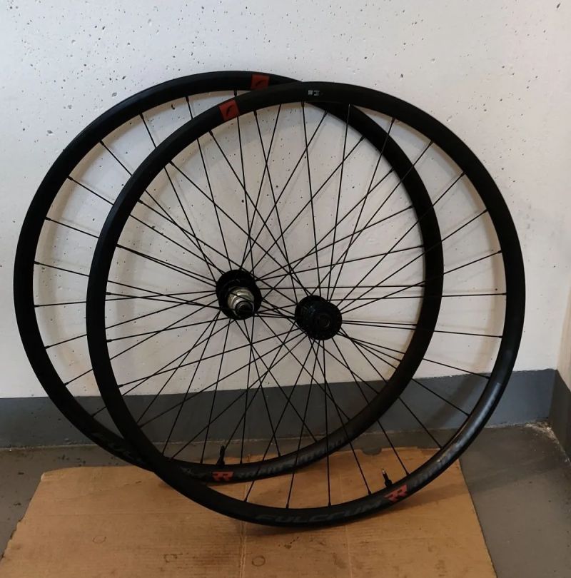 Nová zapletená gravel kola Fulcrum Rapid Red 900, SRAM XDR 