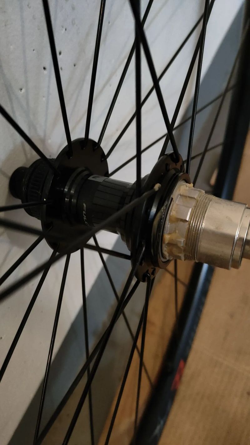 Nová zapletená gravel kola Fulcrum Rapid Red 900, SRAM XDR 