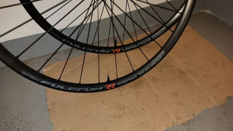 Nová zapletená gravel kola Fulcrum Rapid Red 900, SRAM XDR 