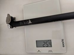 Prodám sedlovku Fizik Cyrano R3 27,2 mm x 400 mm